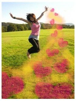 девушка с сердечками